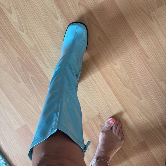 Go-go boots size 10 - Picture 3 of 7